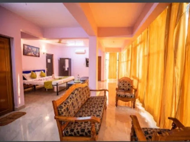 Colours Fly Hotel