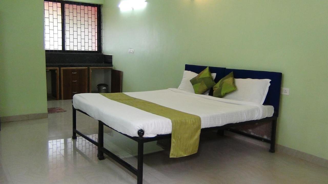 Hotel Colours Fly Colva